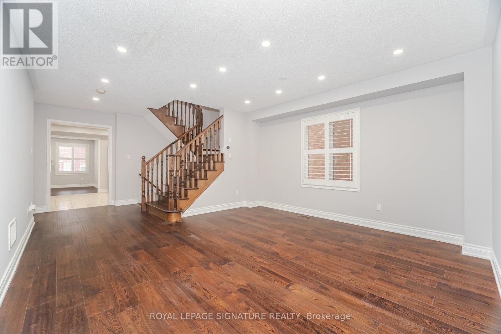 527 Nairn Circle, Milton, Ontario  L9T 8A8 - Photo 9 - W12615034