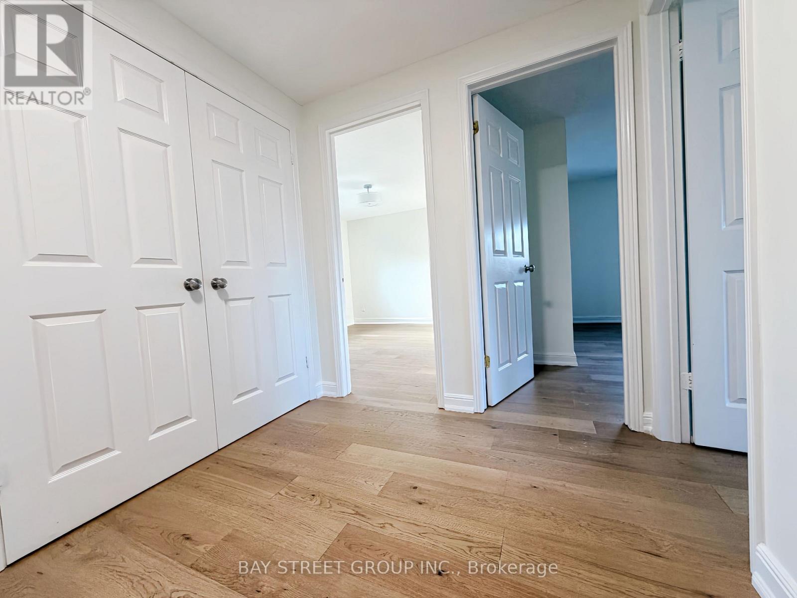 1412 Peerless Court, Oakville, Ontario  L6H 3A4 - Photo 11 - W12615040