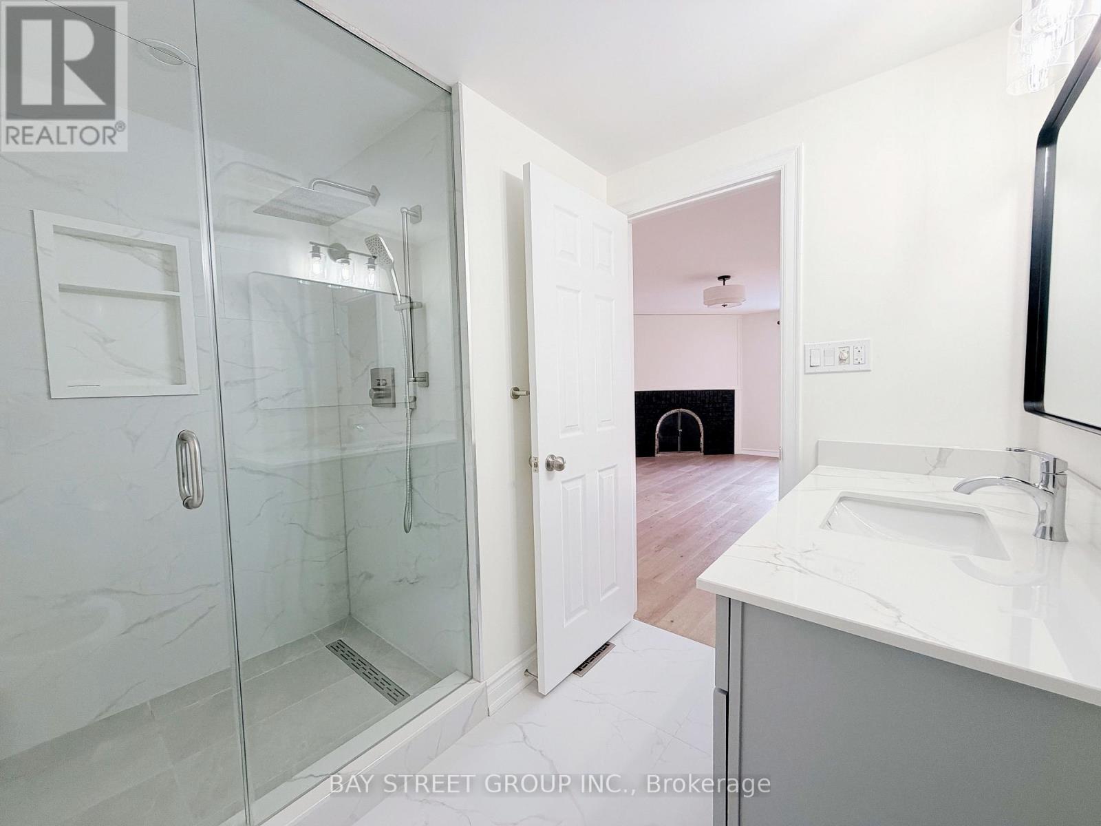 1412 Peerless Court, Oakville, Ontario  L6H 3A4 - Photo 17 - W12615040