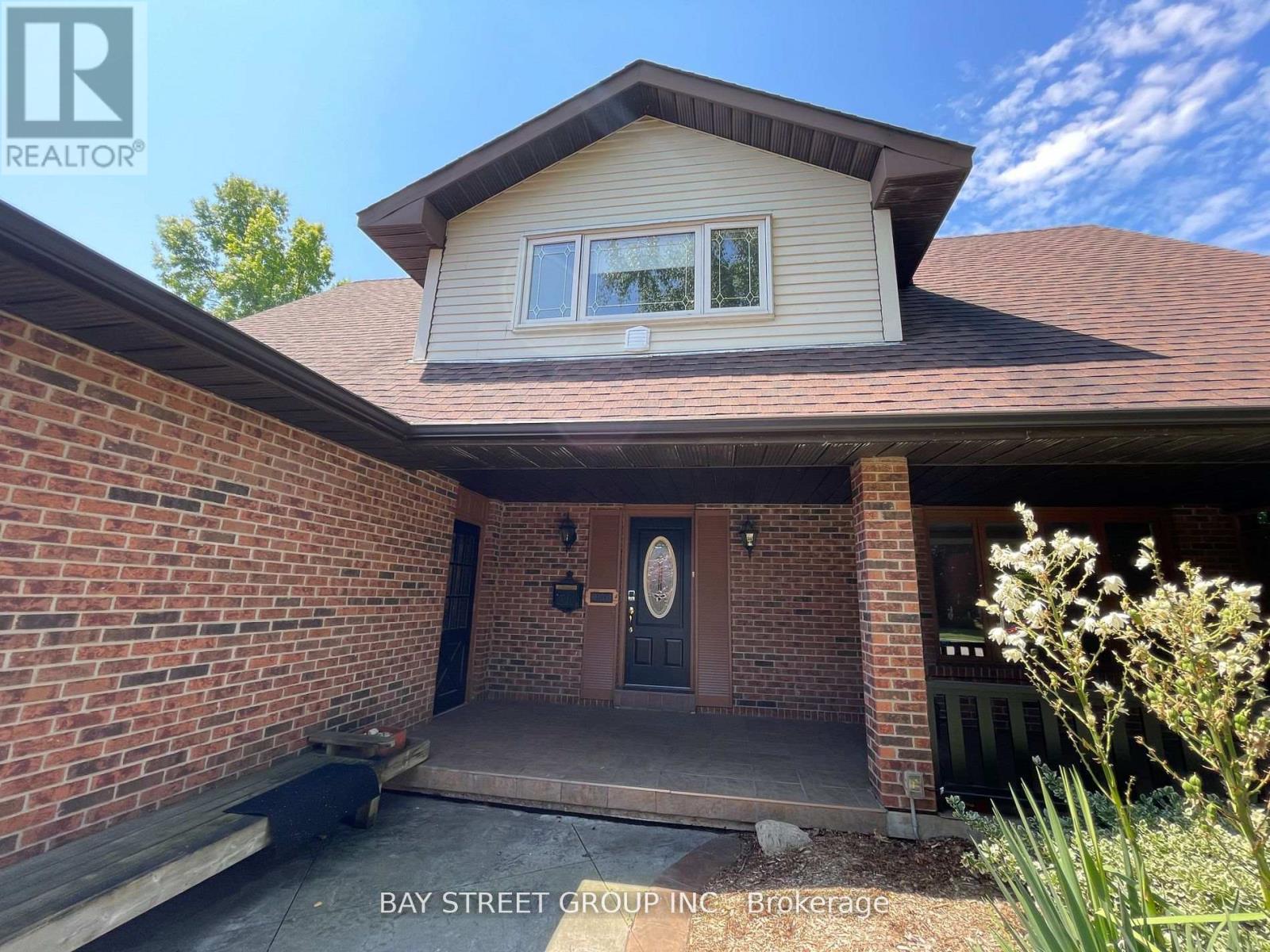 1412 Peerless Court, Oakville, Ontario  L6H 3A4 - Photo 2 - W12615040