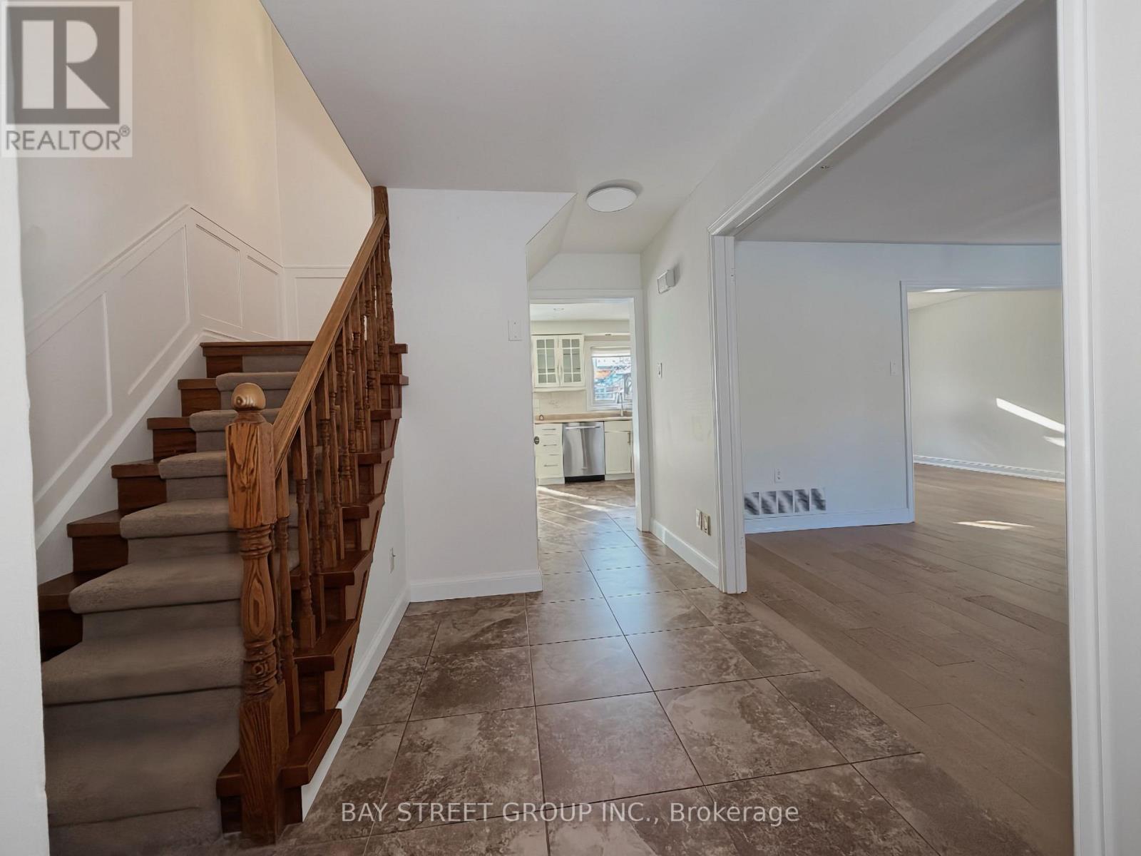 1412 Peerless Court, Oakville, Ontario  L6H 3A4 - Photo 5 - W12615040