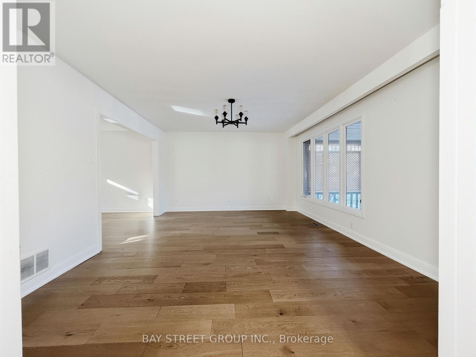 1412 Peerless Court, Oakville, Ontario  L6H 3A4 - Photo 9 - W12615040