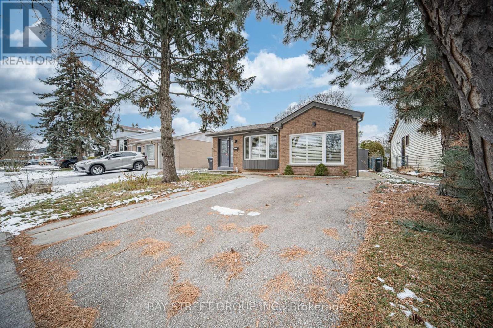 3311 Kings Masting Crescent, Mississauga (Erin Mills), Ontario  L5L 1G5 - Photo 2 - W12615042