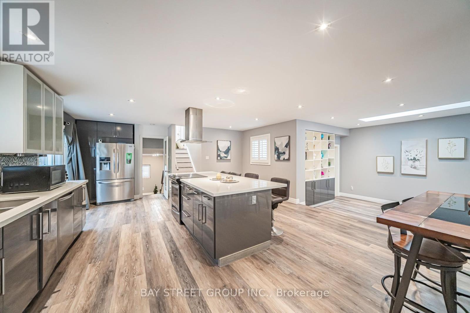 3311 Kings Masting Crescent, Mississauga, Ontario  L5L 1G5 - Photo 3 - W12615042