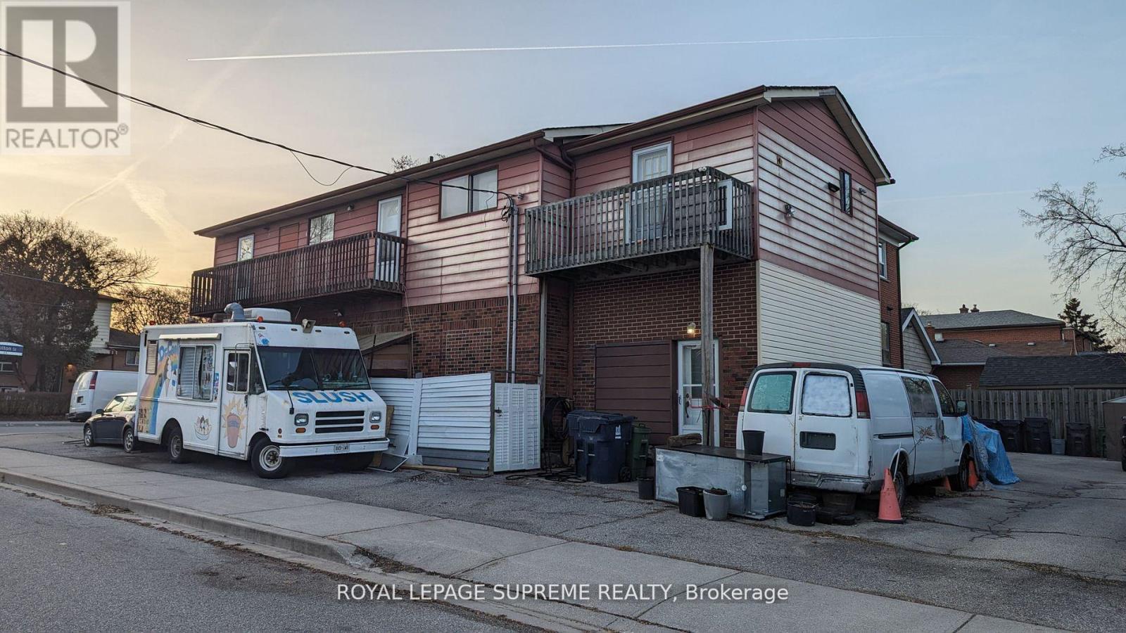 25 Milton Street, Toronto, Ontario  M8Y 2X7 - Photo 4 - W12615068