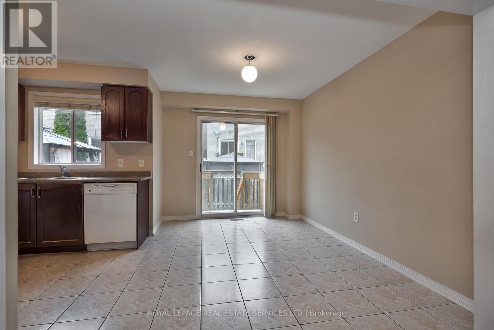 1765 Cobra Crescent, Burlington, Ontario  L7L 7L6 - Photo 8 - W12615132