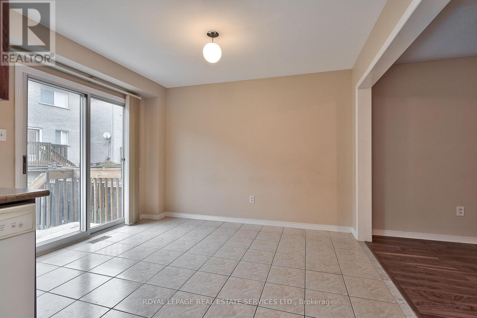 1765 Cobra Crescent, Burlington, Ontario  L7L 7L6 - Photo 9 - W12615132