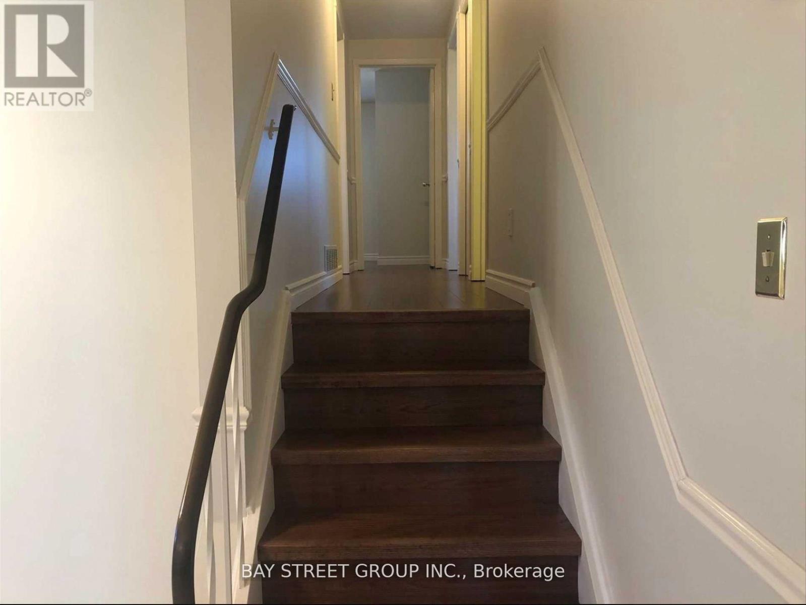 Upper - 641 Eaglemount Crescent, Mississauga, Ontario  L5C 1N8 - Photo 11 - W12615138