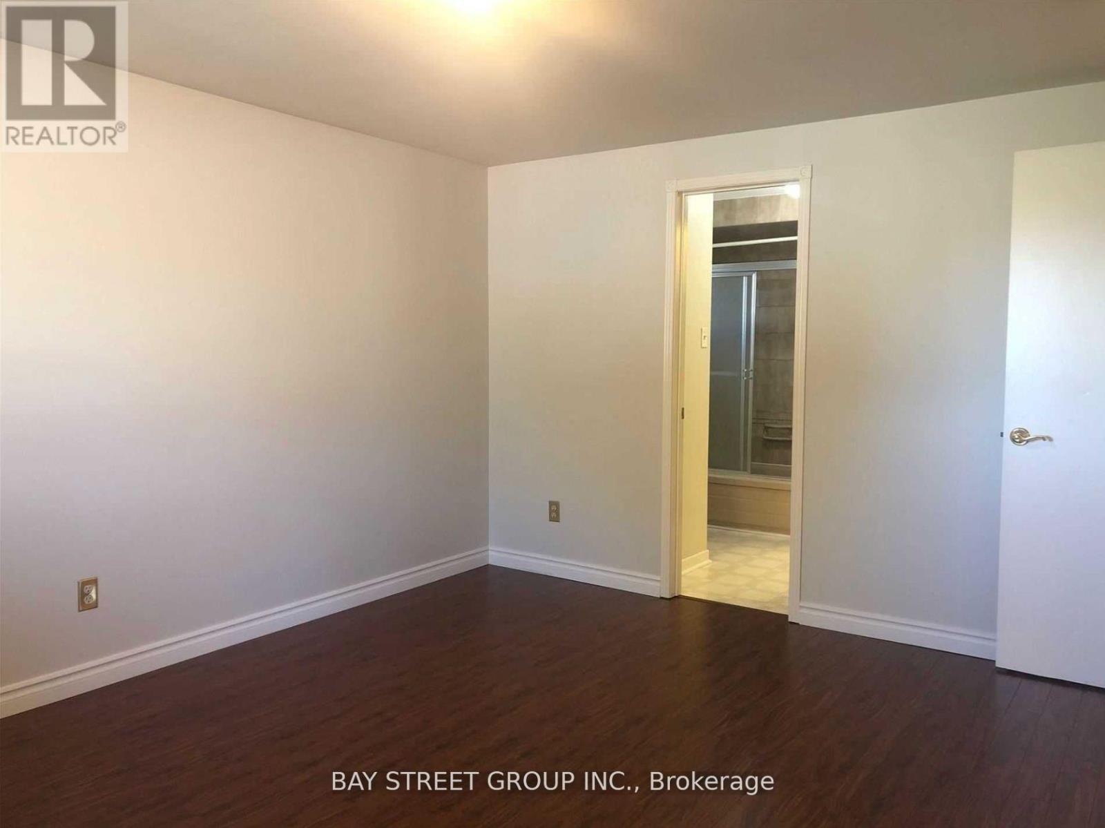 Upper - 641 Eaglemount Crescent, Mississauga, Ontario  L5C 1N8 - Photo 14 - W12615138