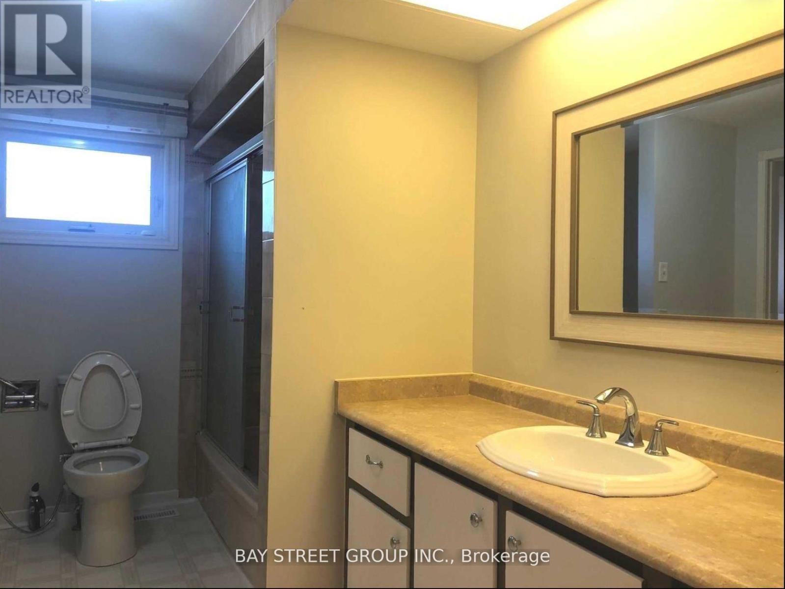 Upper - 641 Eaglemount Crescent, Mississauga, Ontario  L5C 1N8 - Photo 18 - W12615138