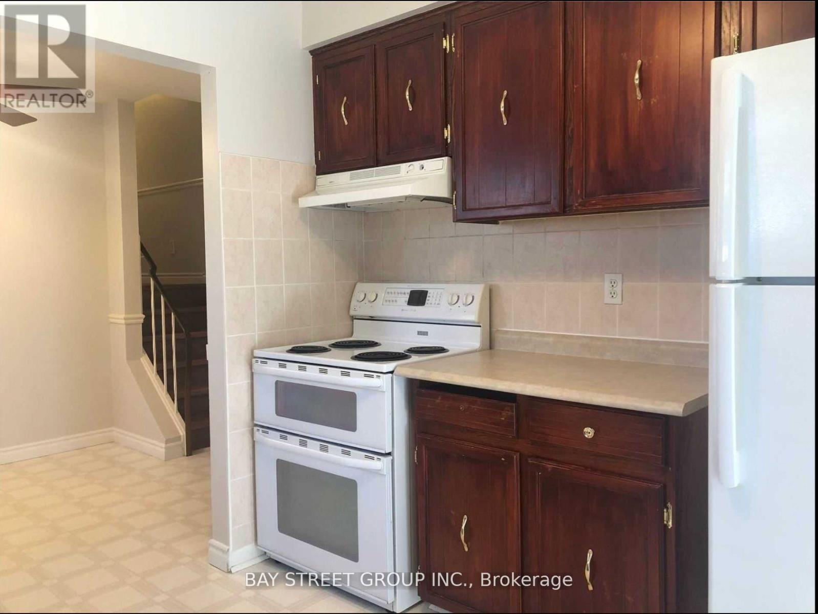 Upper - 641 Eaglemount Crescent, Mississauga, Ontario  L5C 1N8 - Photo 8 - W12615138