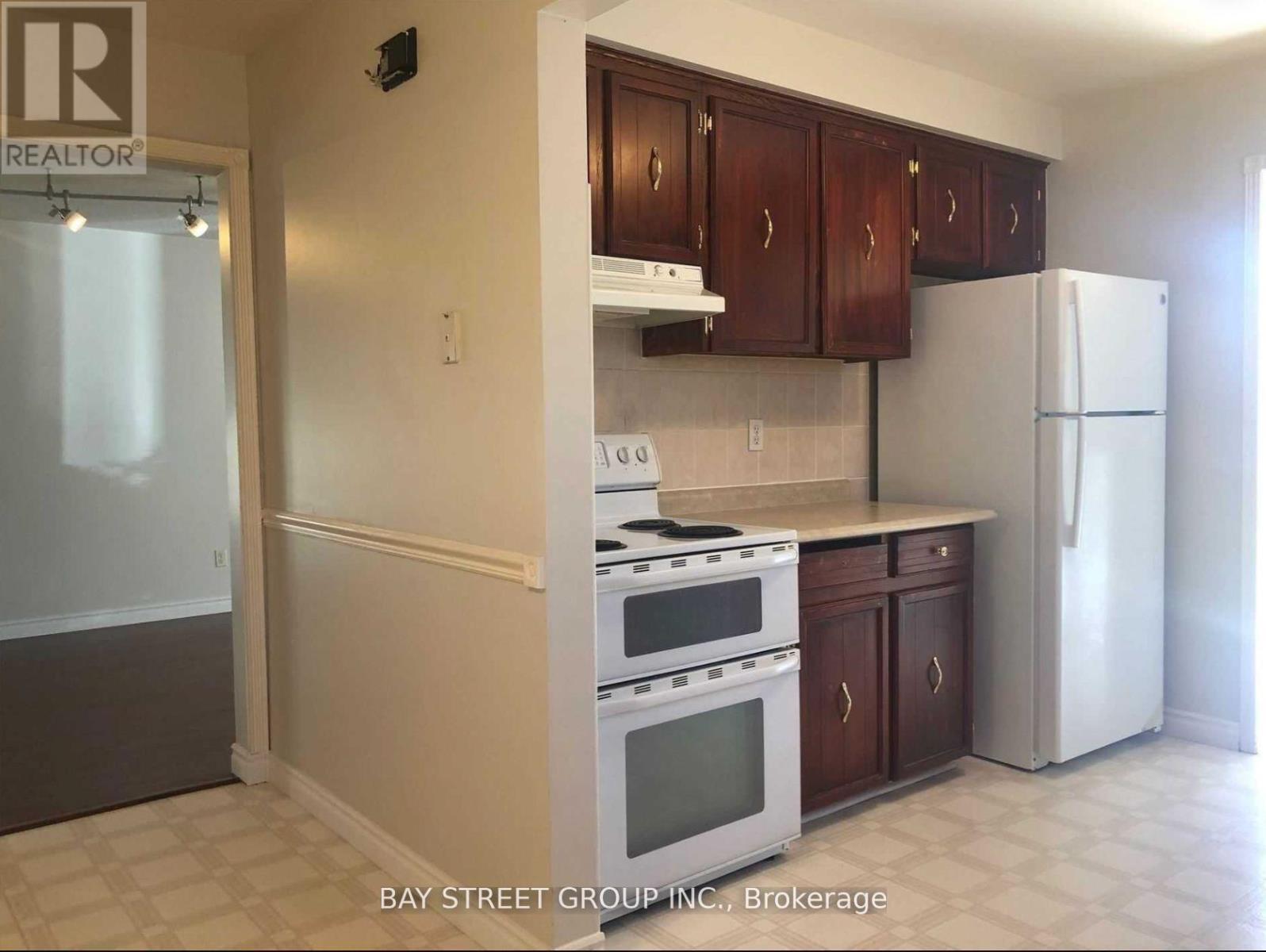 Upper - 641 Eaglemount Crescent, Mississauga, Ontario  L5C 1N8 - Photo 9 - W12615138