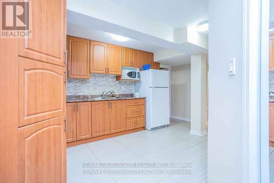 23 River Heights Drive, Brampton, Ontario  L6P 2M9 - Photo 16 - W12615144