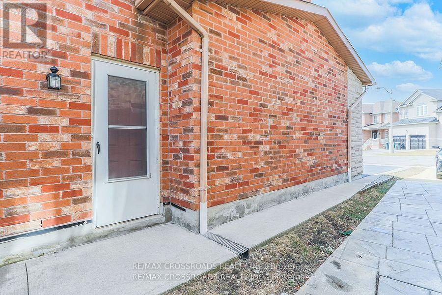 23 River Heights Drive, Brampton, Ontario  L6P 2M9 - Photo 17 - W12615144