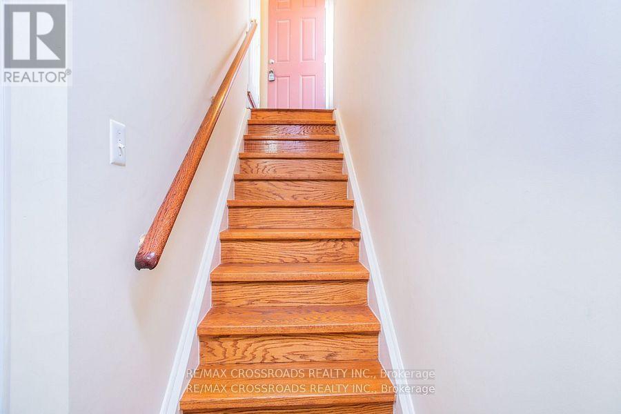 23 River Heights Drive, Brampton, Ontario  L6P 2M9 - Photo 2 - W12615144