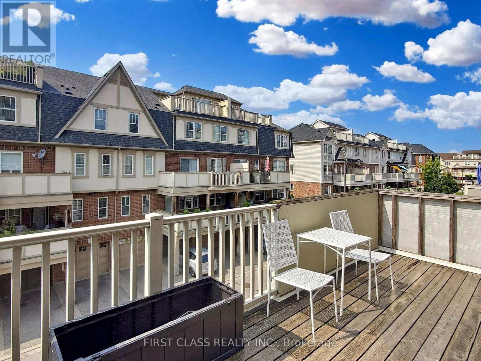 2 - 595 Dundas Street W, Mississauga, Ontario  L5B 0B3 - Photo 3 - W12615146