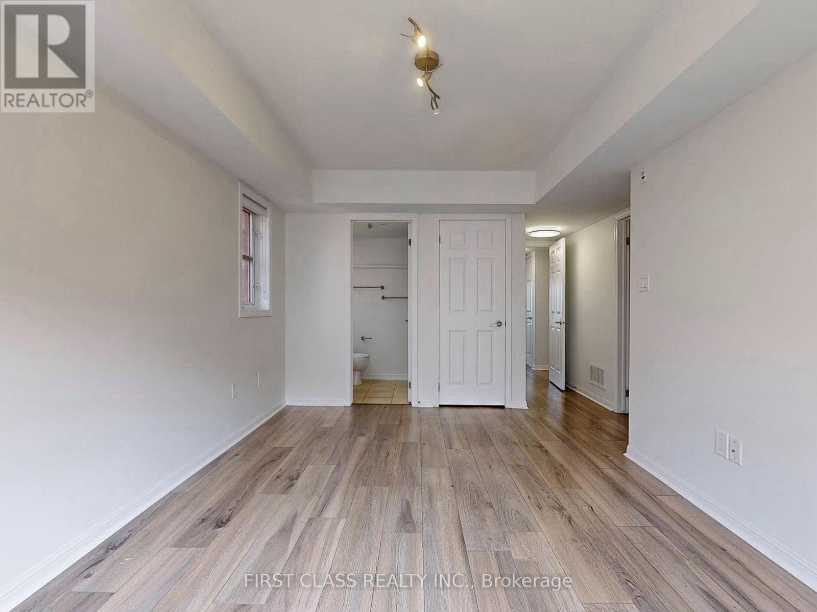 2 - 595 Dundas Street W, Mississauga, Ontario  L5B 0B3 - Photo 9 - W12615146