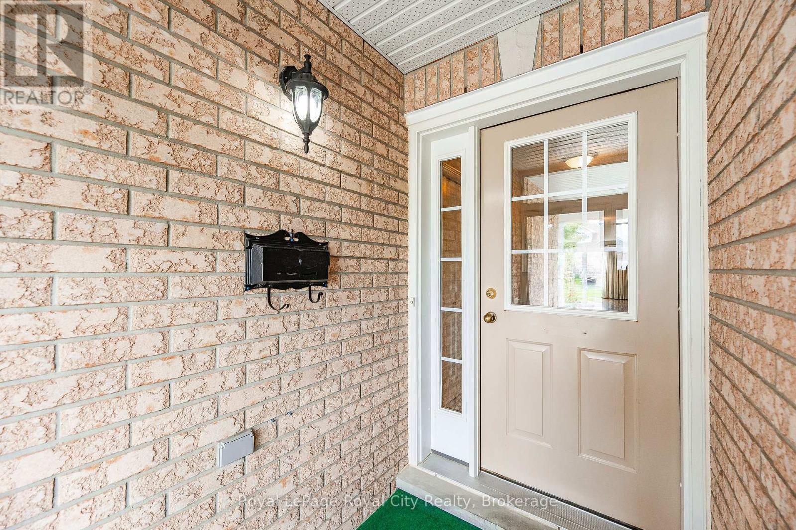 24 Beechlawn Boulevard, Guelph, Ontario N1G 4X7 - Photo 6 - X12615334