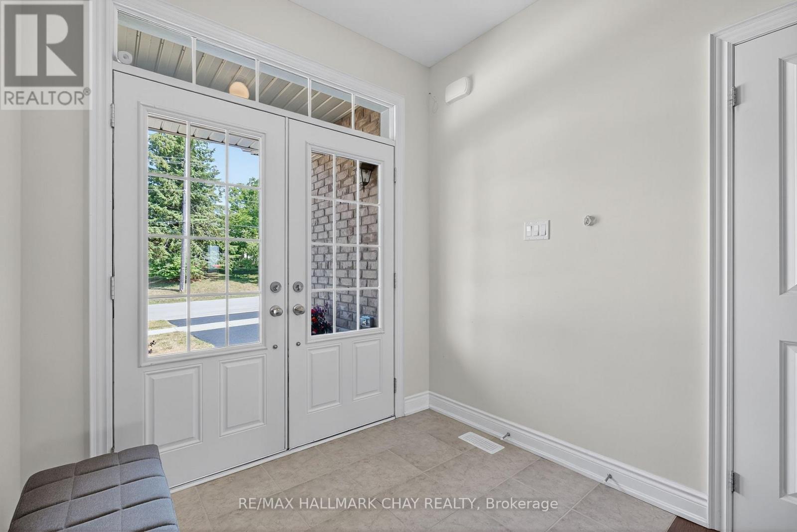 47 Victoria Street E, Innisfil, Ontario  L0L 1L0 - Photo 3 - N12588710