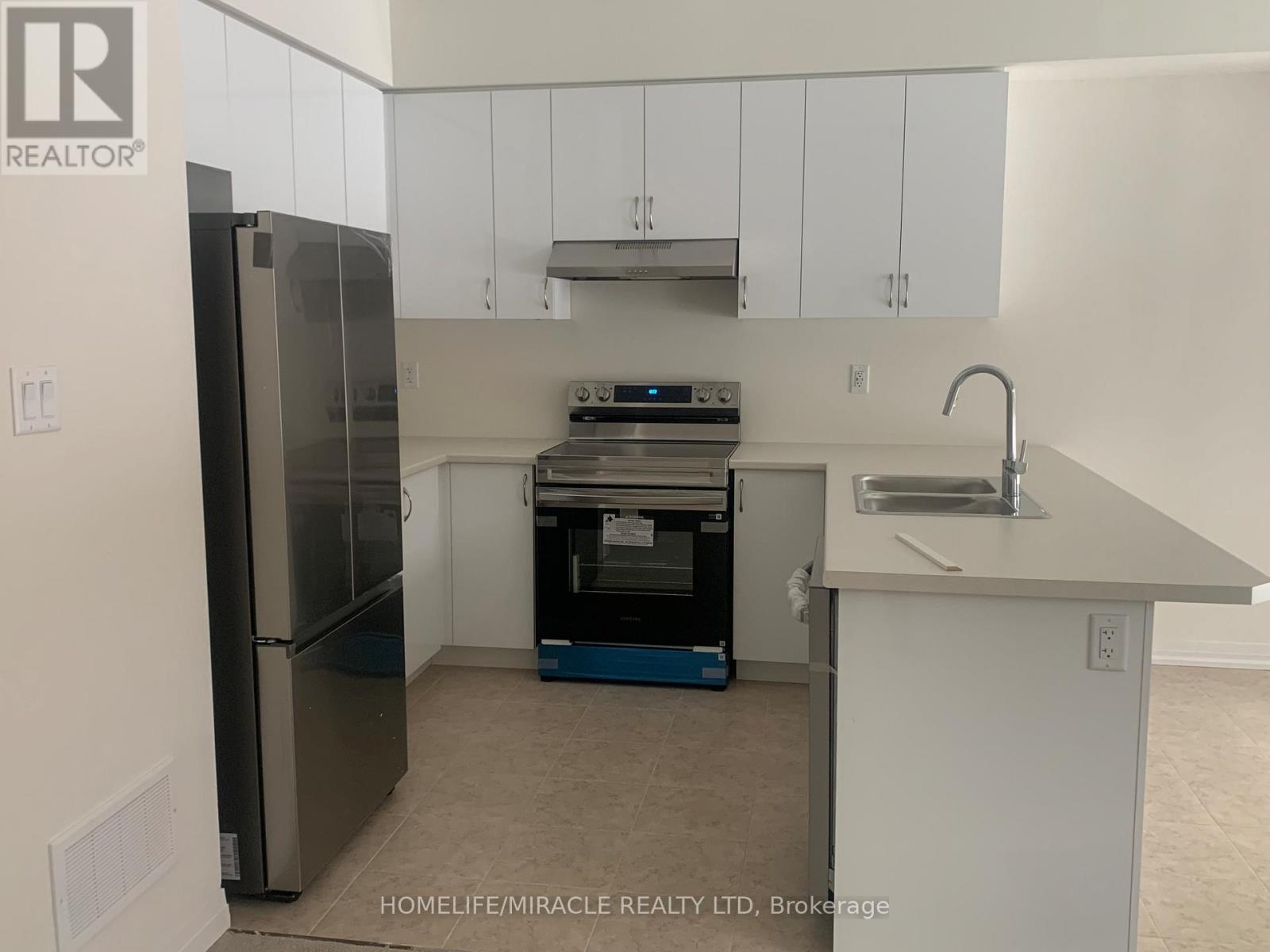 60 Mckernan Avenue, Brantford, Ontario  N3V 0C2 - Photo 2 - X12615084