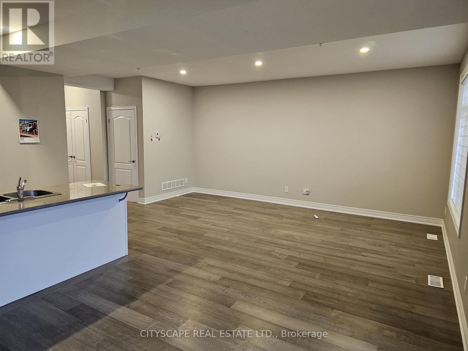 31 Corbin Street, St. Catharines, Ontario  L2P 0E8 - Photo 11 - X12615136