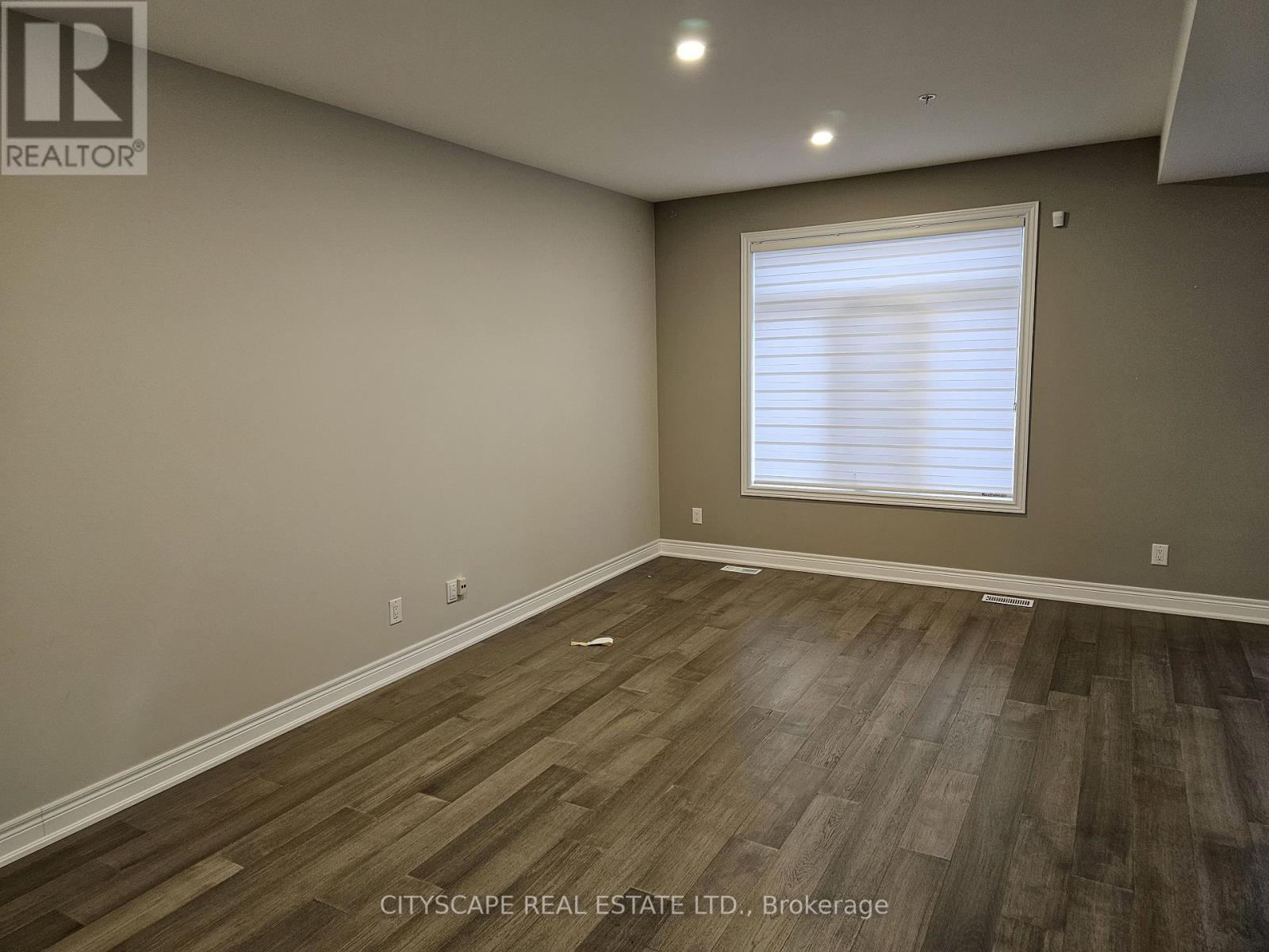 31 Corbin Street, St. Catharines, Ontario  L2P 0E8 - Photo 12 - X12615136