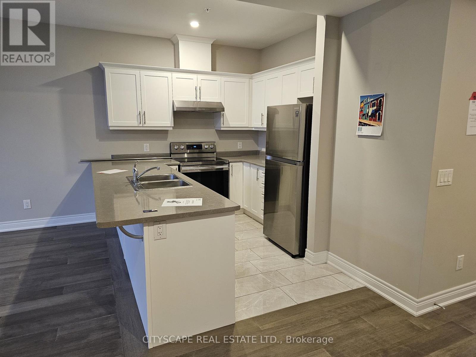 31 Corbin Street, St. Catharines, Ontario  L2P 0E8 - Photo 7 - X12615136