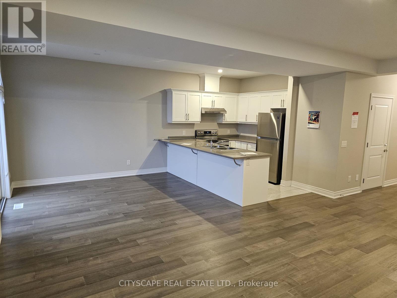 31 Corbin Street, St. Catharines, Ontario  L2P 0E8 - Photo 9 - X12615136