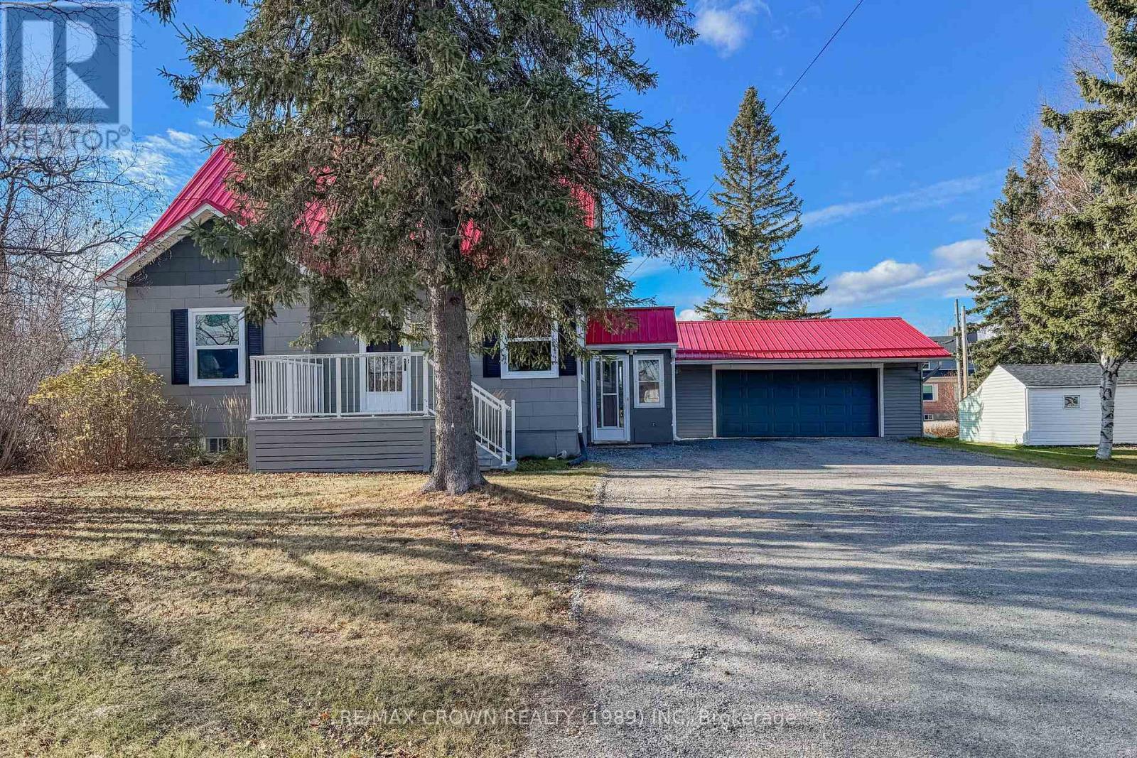 102 First Street, Smooth Rock Falls (Srf), Ontario  P0L 2B0 - Photo 2 - T12615320