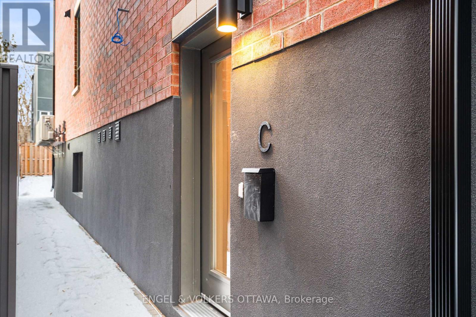 C - 195 Hopewell Avenue, Ottawa, Ontario  K1S 2Z4 - Photo 2 - X12615376