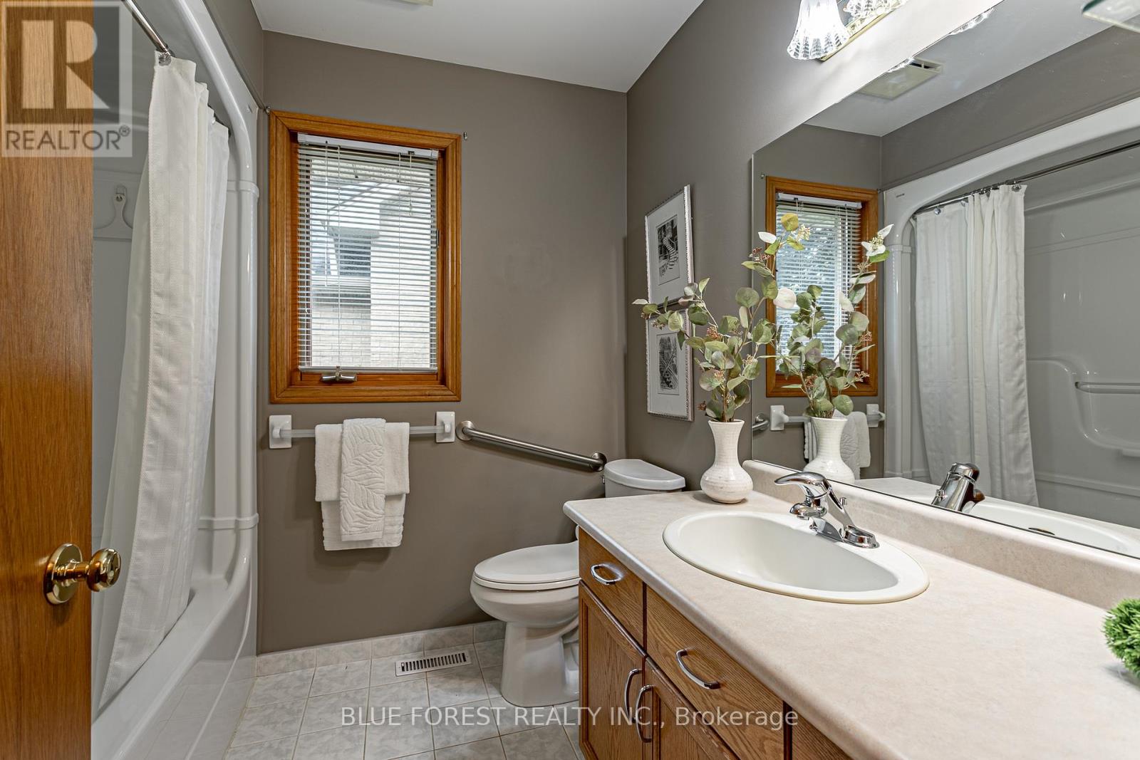 15 Calvert Place, Thames Centre, Ontario  N0L 1G3 - Photo 24 - X12615286