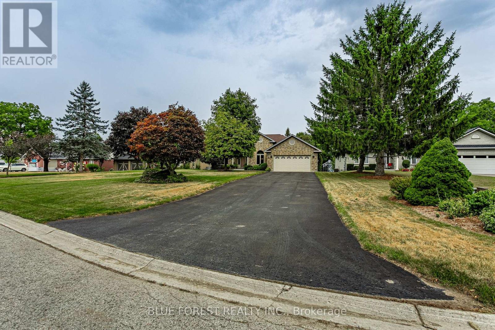 15 Calvert Place, Thames Centre, Ontario  N0L 1G3 - Photo 3 - X12615286