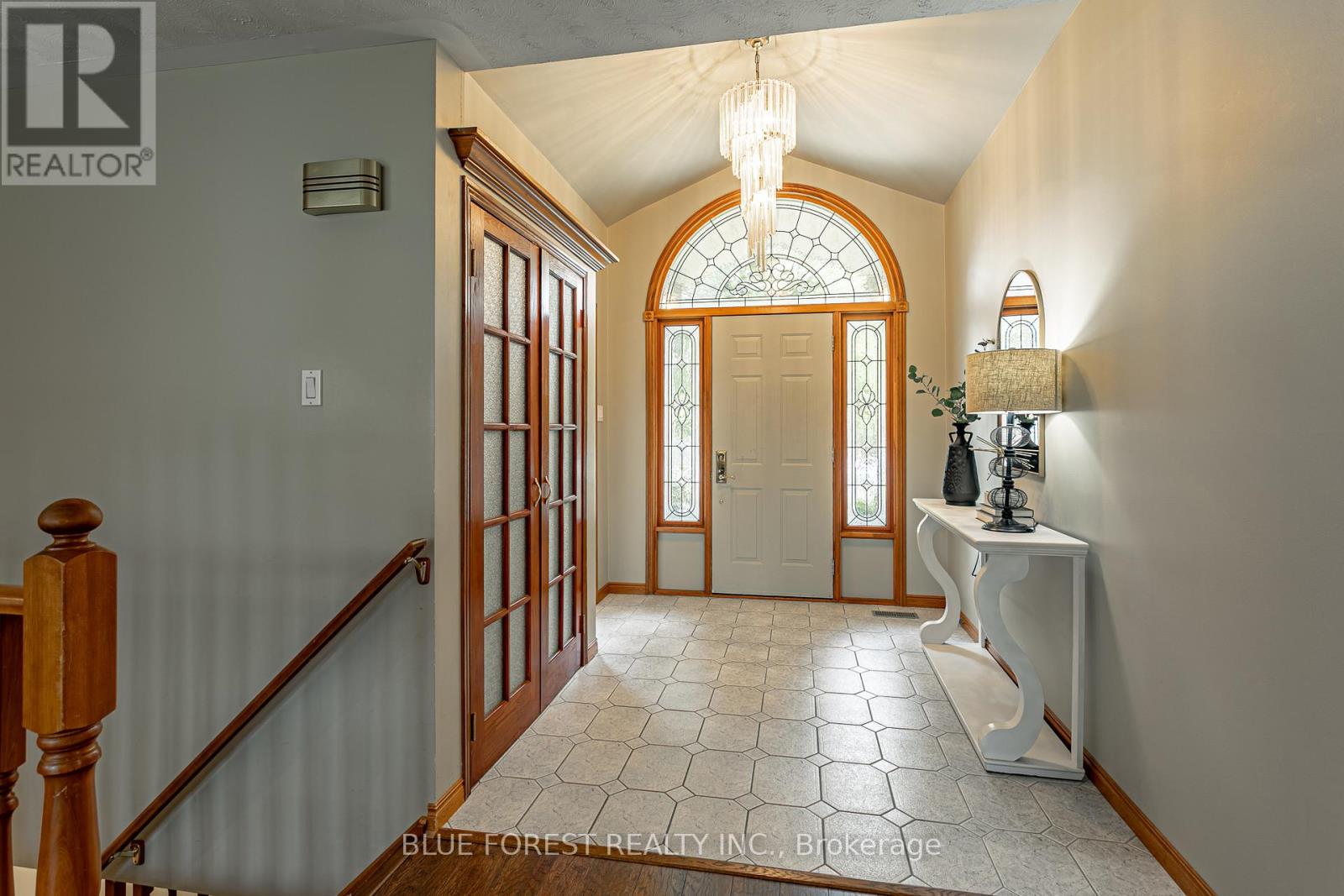 15 Calvert Place, Thames Centre, Ontario  N0L 1G3 - Photo 4 - X12615286