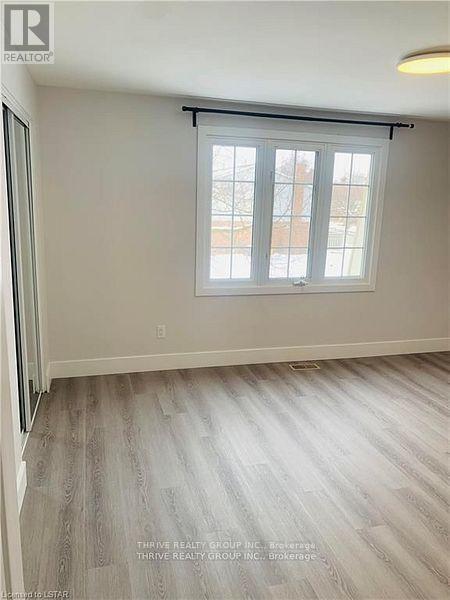 8 Homestead Crescent, London North, Ontario  N6G 2E4 - Photo 12 - X12615294