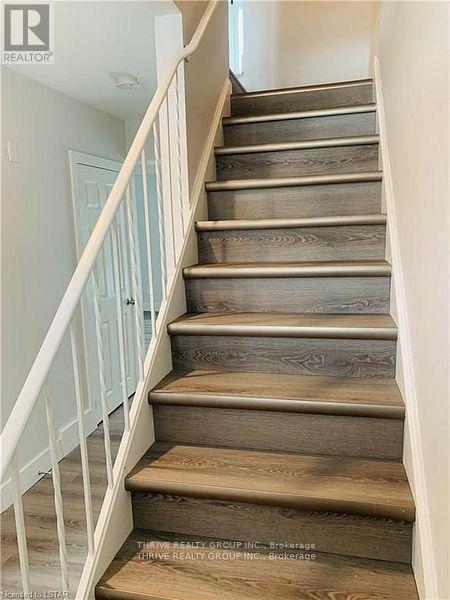 8 Homestead Crescent, London North, Ontario  N6G 2E4 - Photo 2 - X12615294