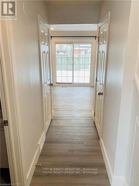 8 Homestead Crescent, London North, Ontario  N6G 2E4 - Photo 3 - X12615294