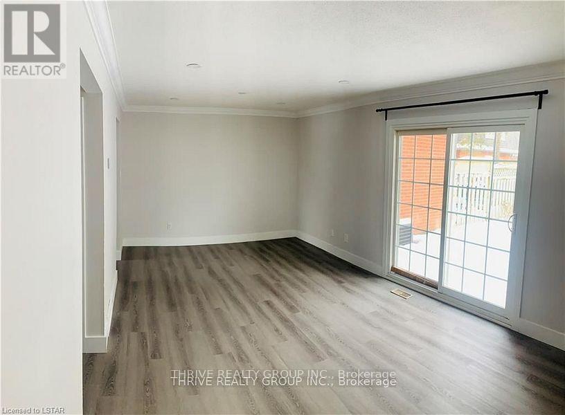 8 Homestead Crescent, London North, Ontario  N6G 2E4 - Photo 4 - X12615294