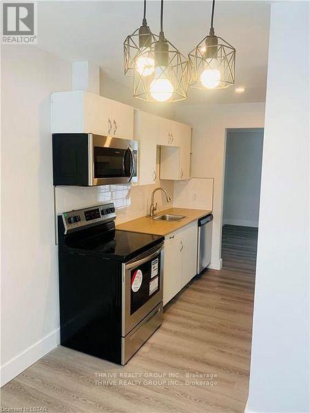 8 Homestead Crescent, London North, Ontario  N6G 2E4 - Photo 5 - X12615294