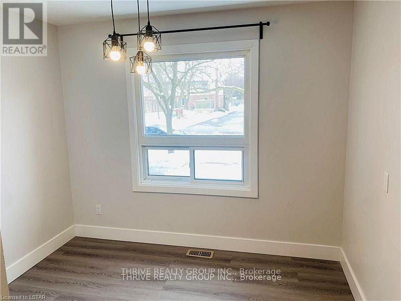 8 Homestead Crescent, London North, Ontario  N6G 2E4 - Photo 7 - X12615294