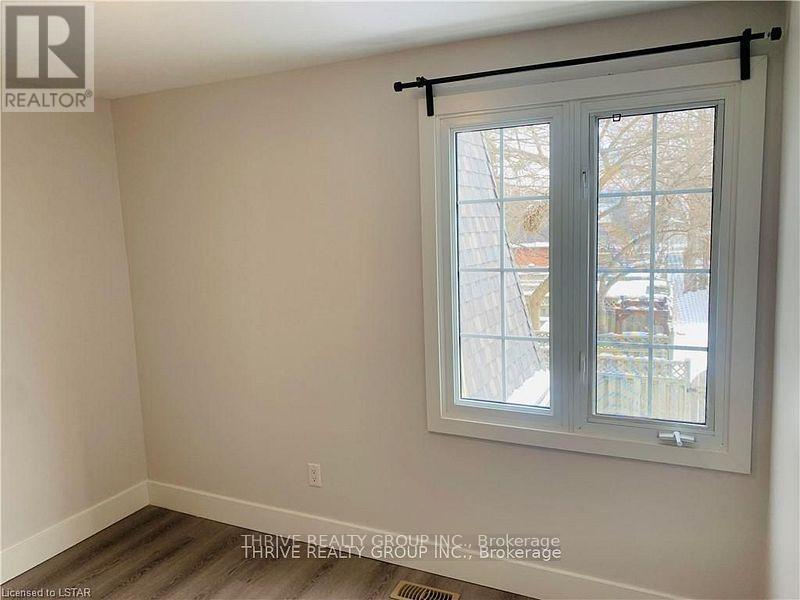 8 Homestead Crescent, London North, Ontario  N6G 2E4 - Photo 9 - X12615294