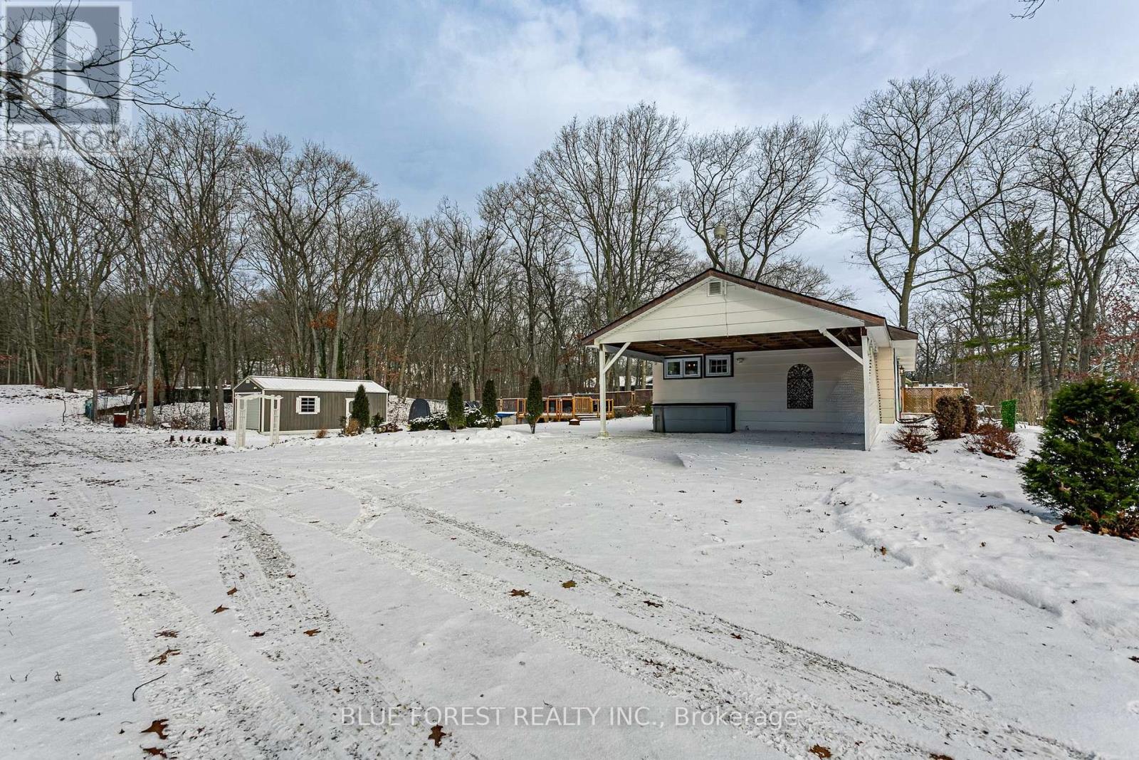 9716 Lakeshore Road, Lambton Shores, Ontario  N0M 1T0 - Photo 31 - X12615296