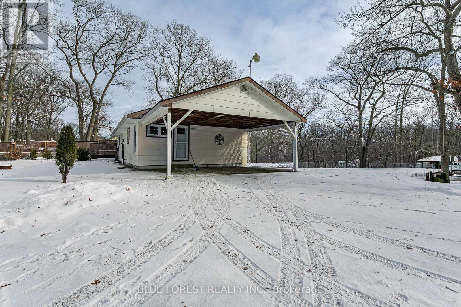 9716 Lakeshore Road, Lambton Shores, Ontario  N0M 1T0 - Photo 32 - X12615296