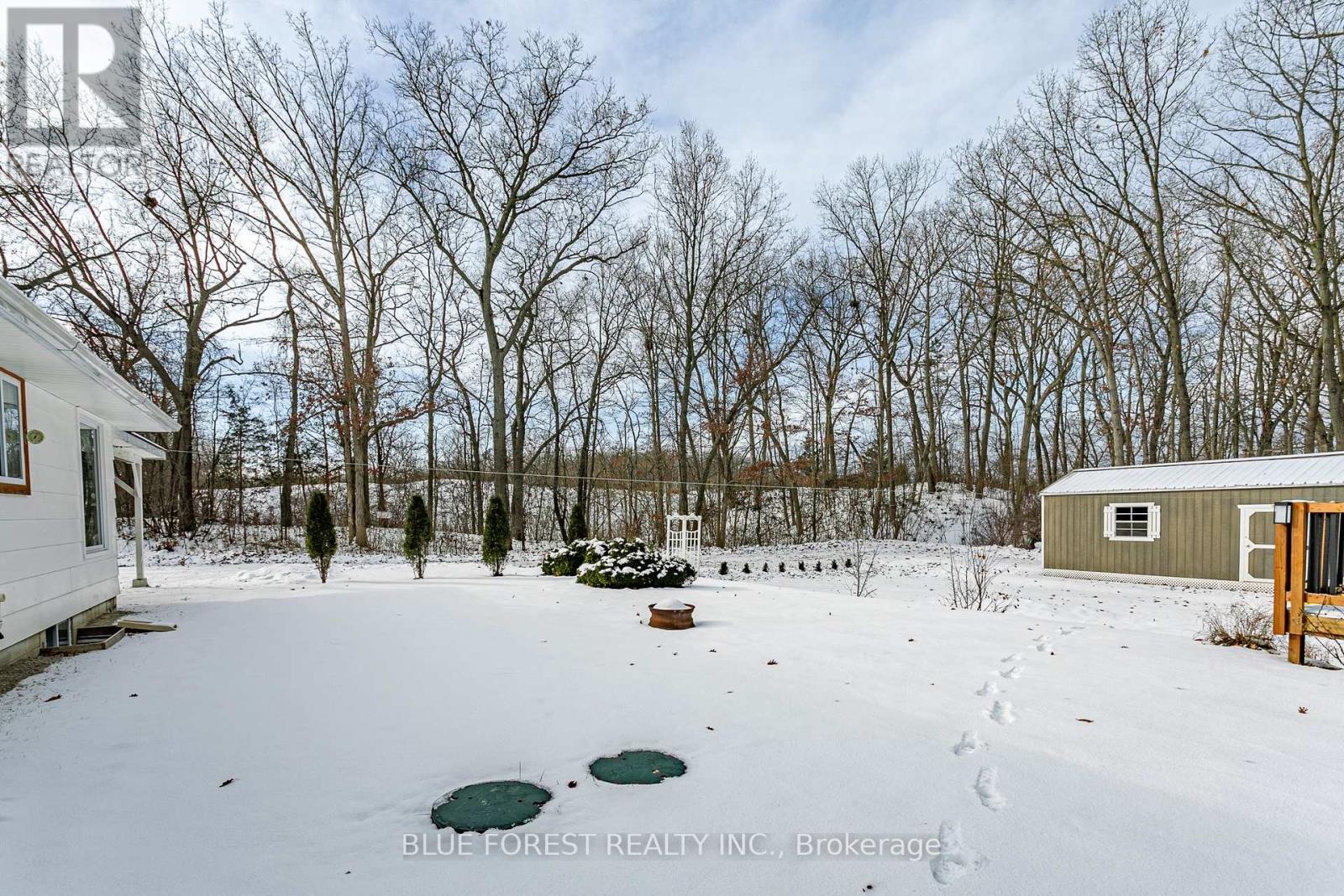 9716 Lakeshore Road, Lambton Shores, Ontario  N0M 1T0 - Photo 37 - X12615296