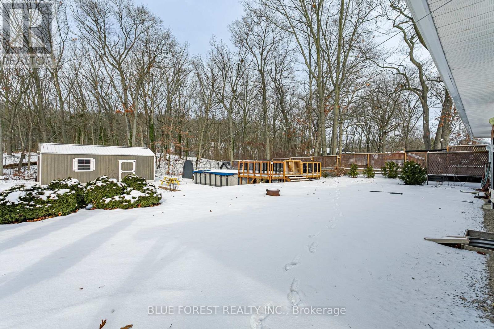 9716 Lakeshore Road, Lambton Shores, Ontario  N0M 1T0 - Photo 39 - X12615296