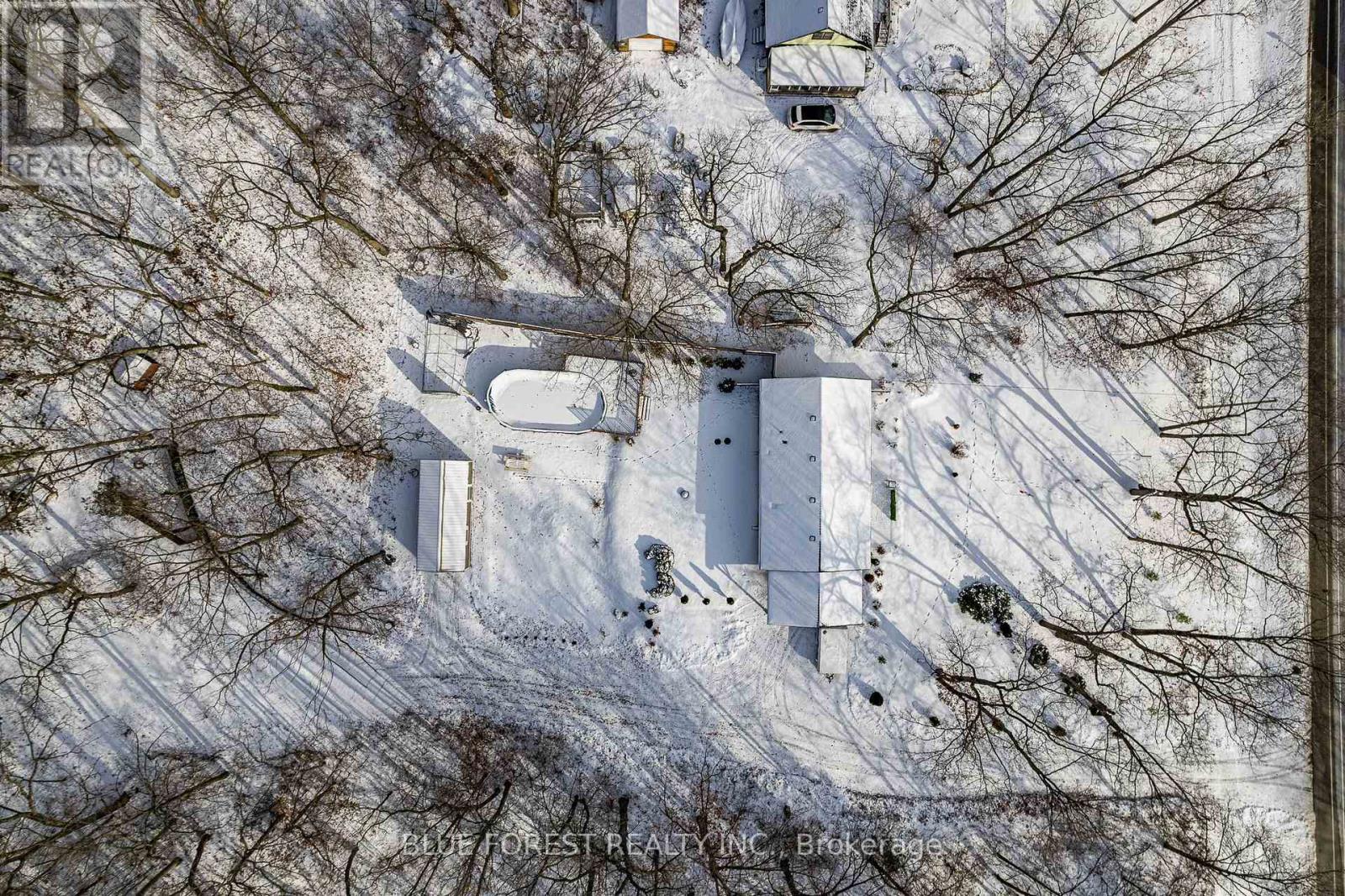 9716 Lakeshore Road, Lambton Shores, Ontario  N0M 1T0 - Photo 43 - X12615296