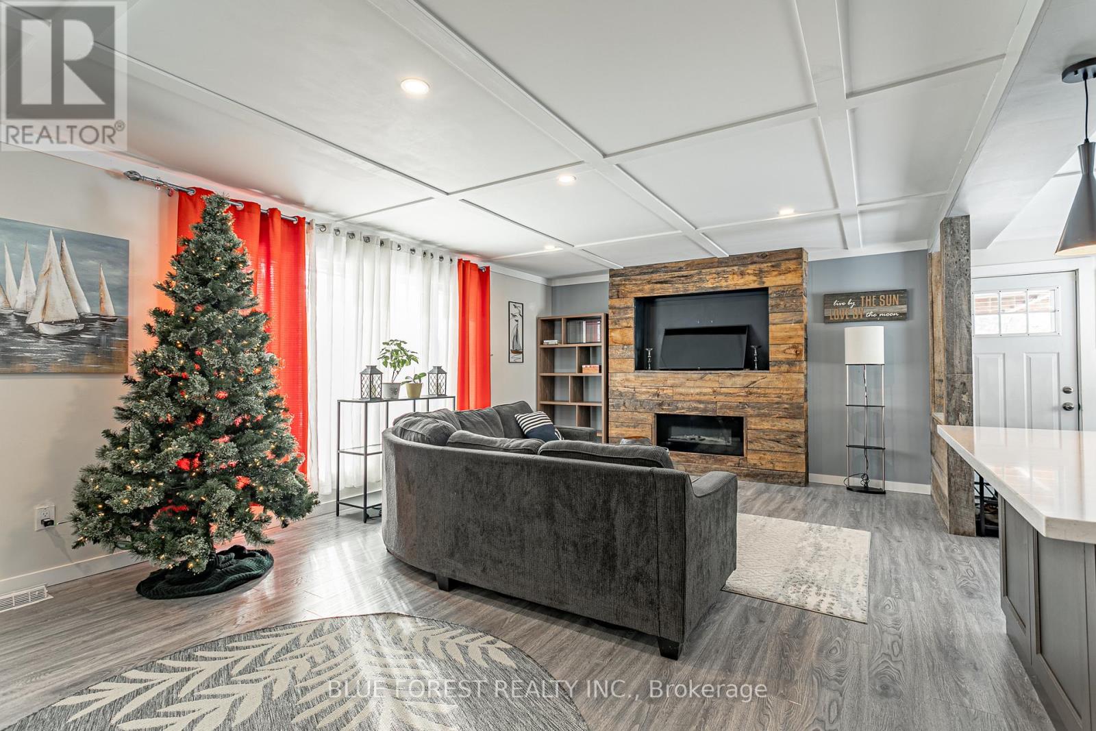 9716 Lakeshore Road, Lambton Shores, Ontario  N0M 1T0 - Photo 6 - X12615296