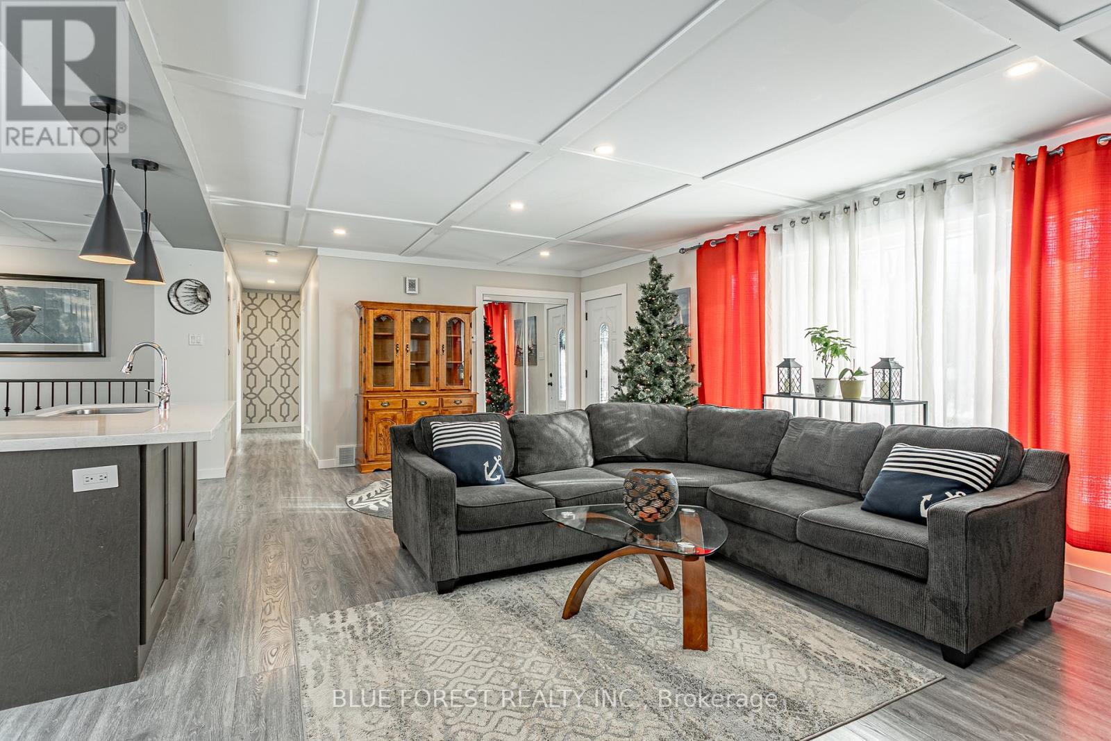 9716 Lakeshore Road, Lambton Shores, Ontario  N0M 1T0 - Photo 7 - X12615296