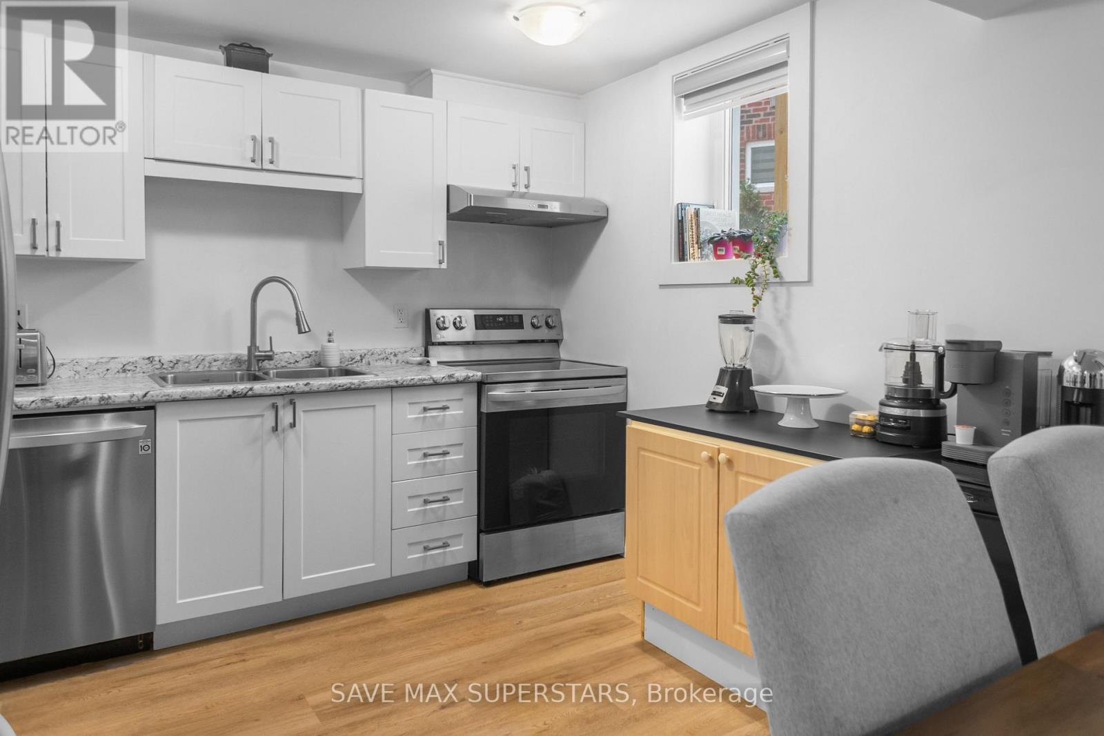 30 Westminster Circle, Barrie, Ontario L4M 0A4 - Photo 12 - S12611232