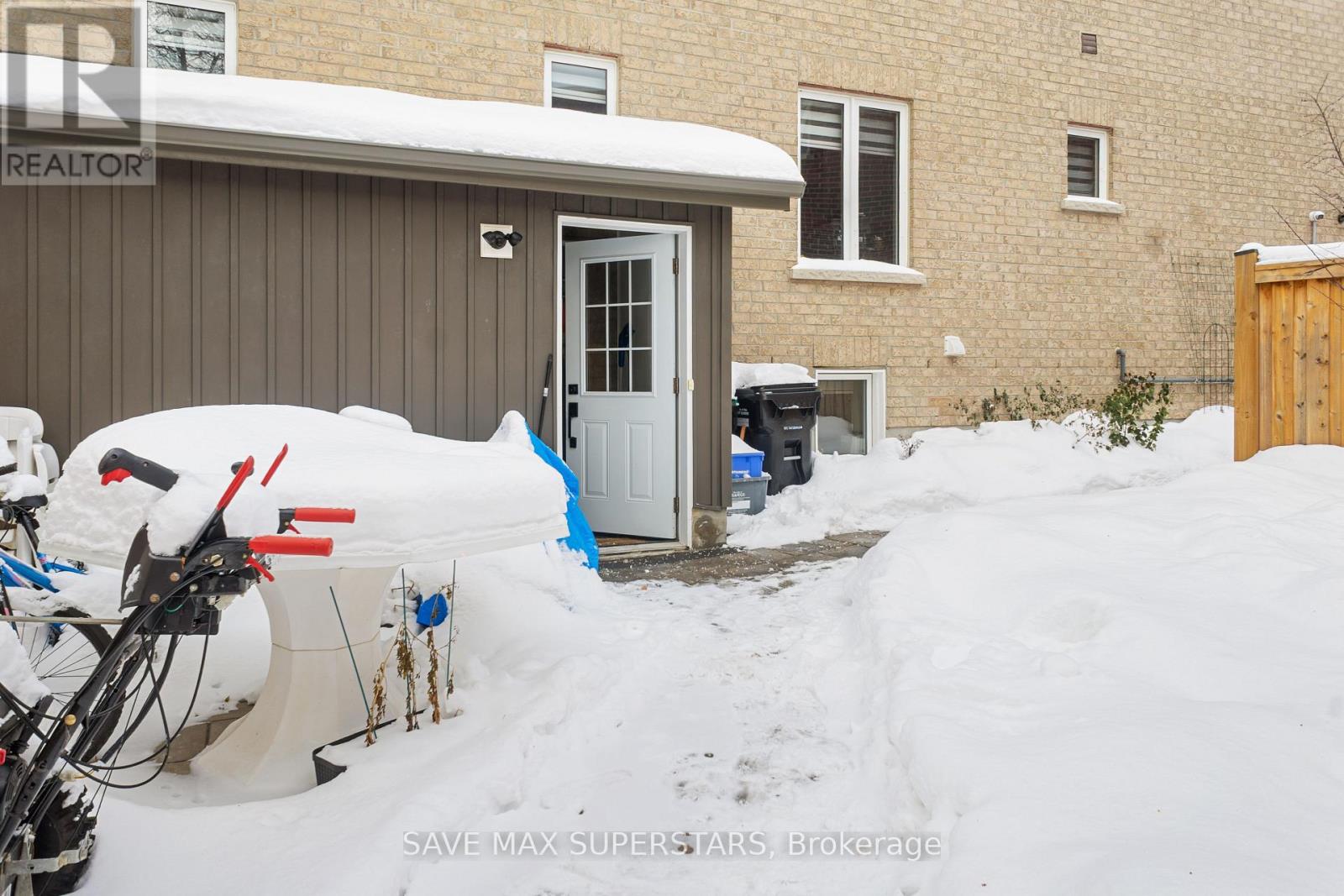 30 Westminster Circle, Barrie, Ontario L4M 0A4 - Photo 6 - S12611232