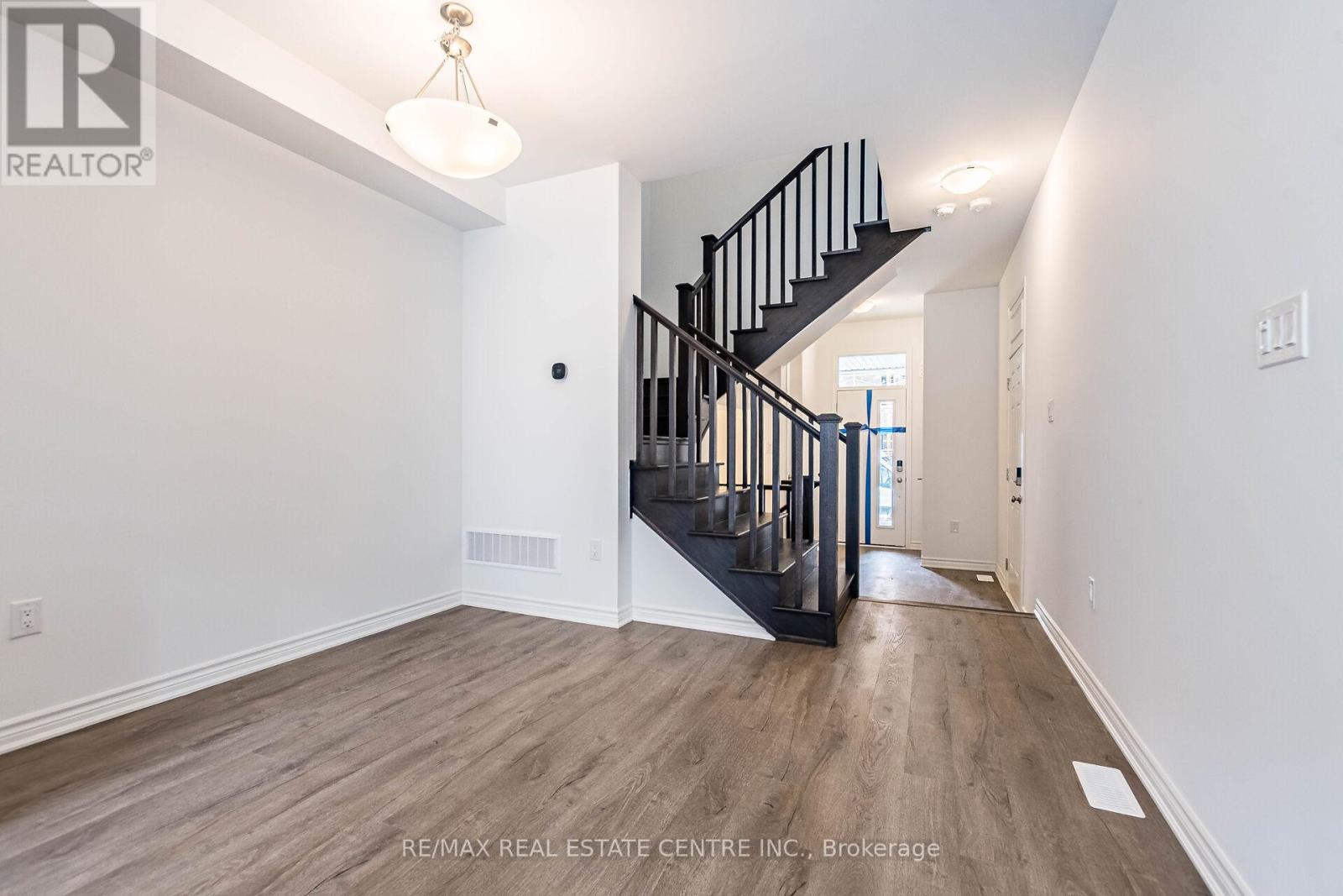 1700 Dance Court, Milton, Ontario L9T 6H8 - Photo 7 - W12514938